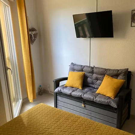 Bord De Face à La Mer, Lumineux, Grande Terrasse, Parking Privé, Climatisé *